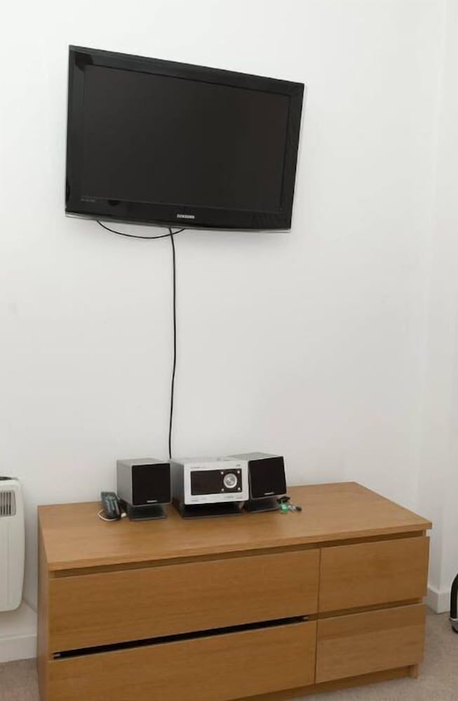 Фото Centrally Located Spacious Flat