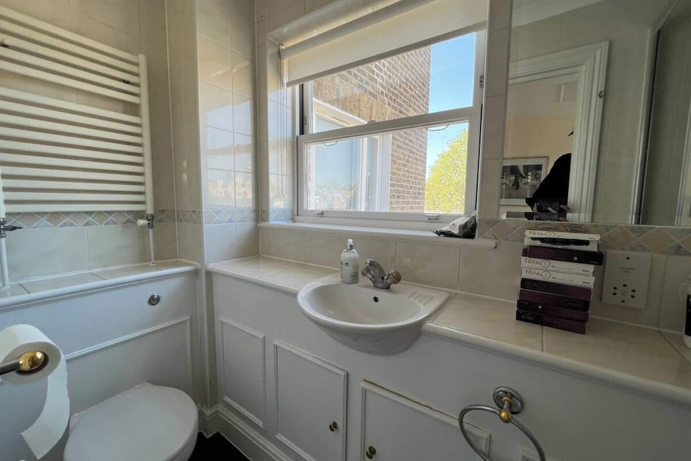 Фото Gorgeous 3bd Flat - 4 Minute Walk to Hyde Park