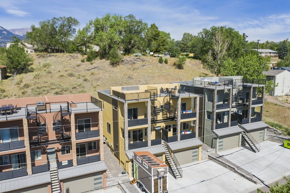 Фото Downtown Skyline Rooftop Patio Modern Townhome