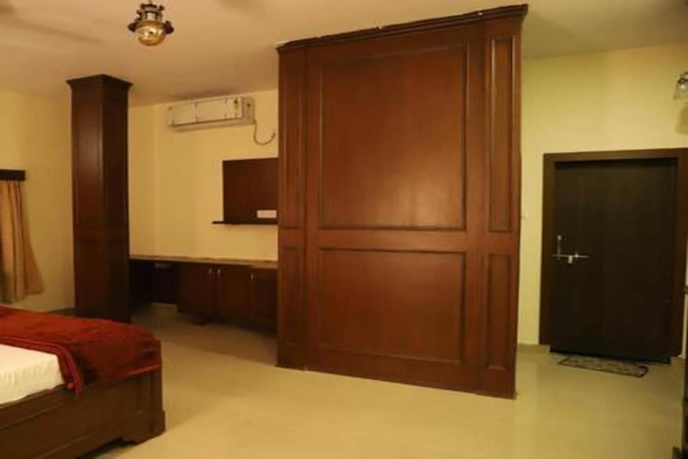 Фото Karnavati Retreat