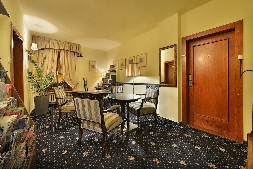 Фото Hotel U Tri Pstrosu