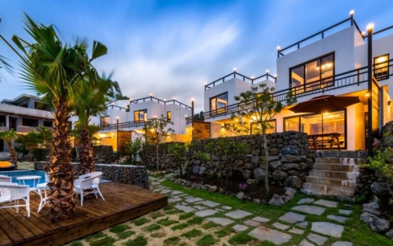 Гостиница Seogwipo Who House Pool Villa в Согвипхо