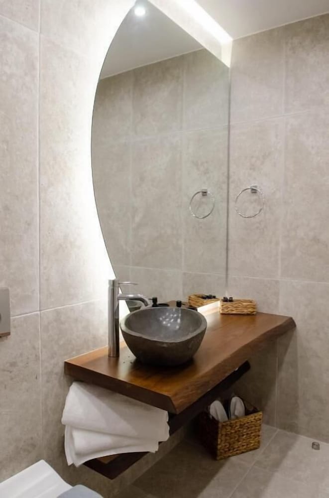 Фото Leone Suites