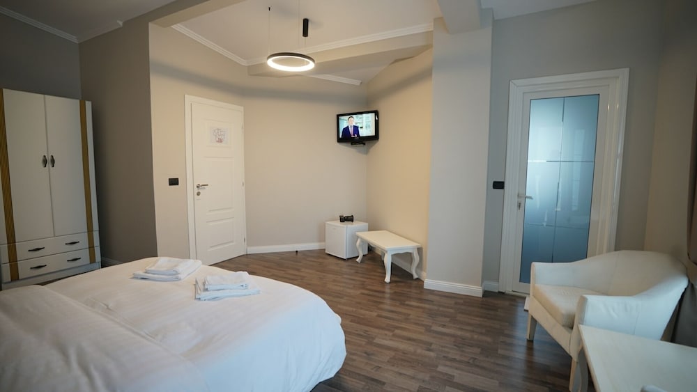 Фото Hotel Majestic