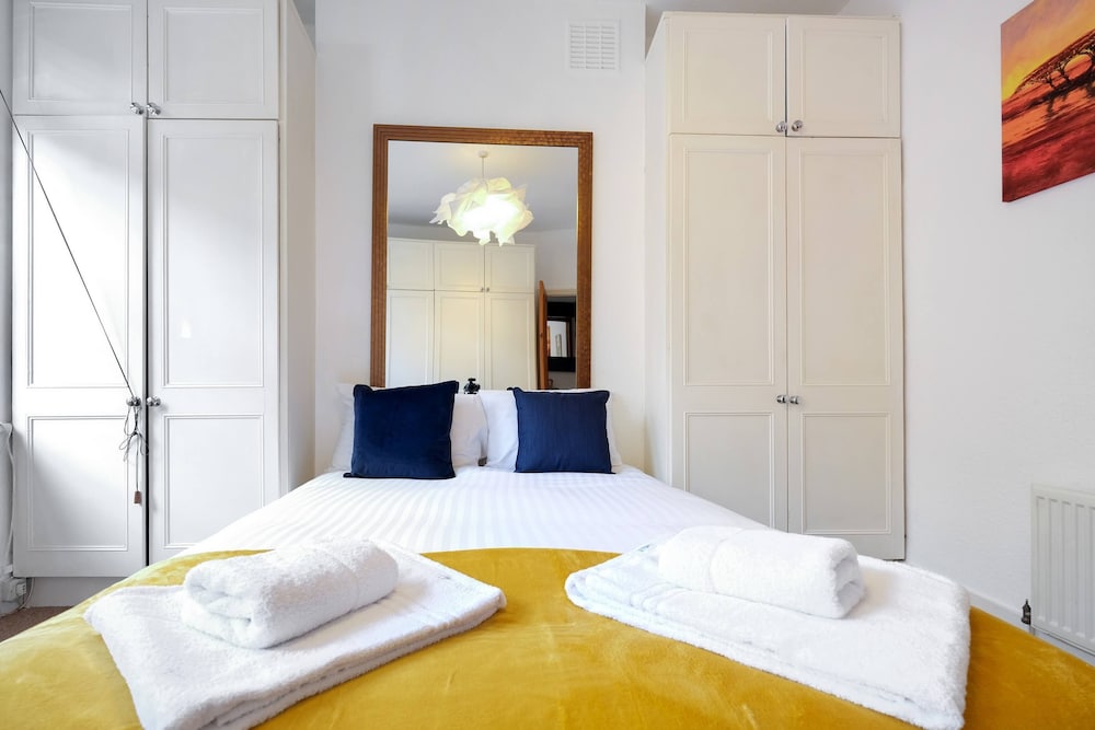 Фото London Spacious 3 Bedroom House Fulham