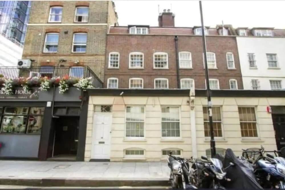 Фото Cosy Self-contained Studio in Aldgate