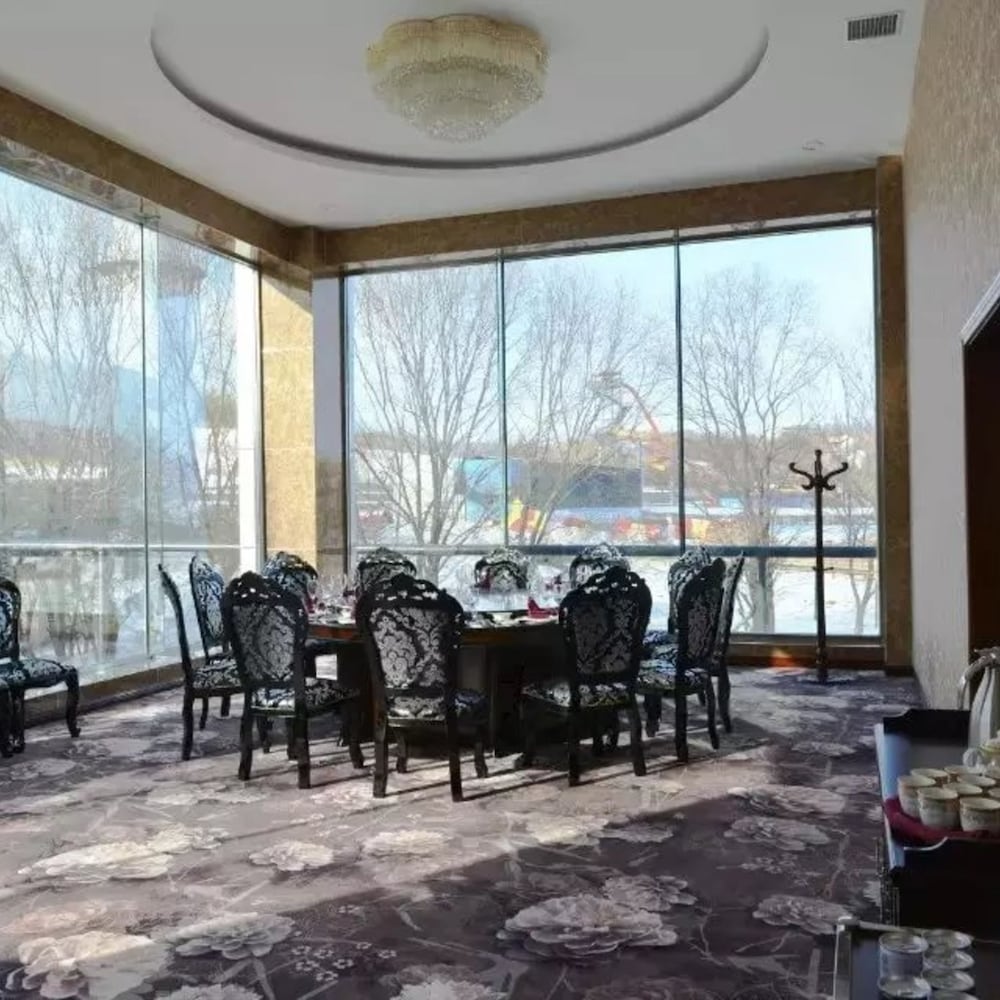 Фото Yuanmaotun Folk Custom Hot Spring Resort