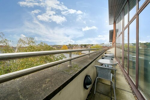 Гостиница Roomspace -The Courtyard Penthouse