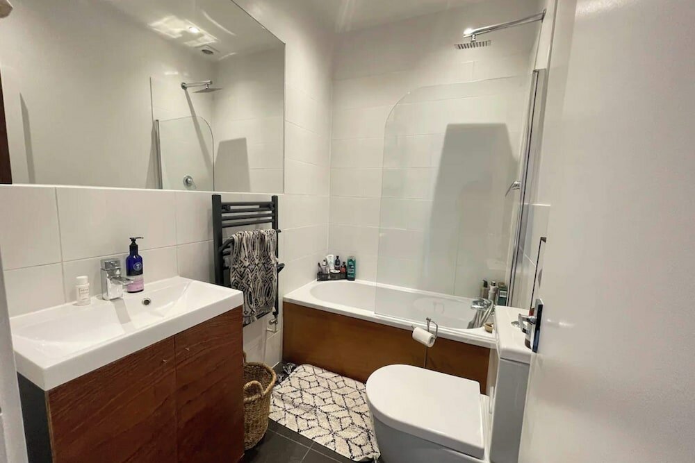 Фото Bright & Beautifully Decorated 1bd Flat - Brixton