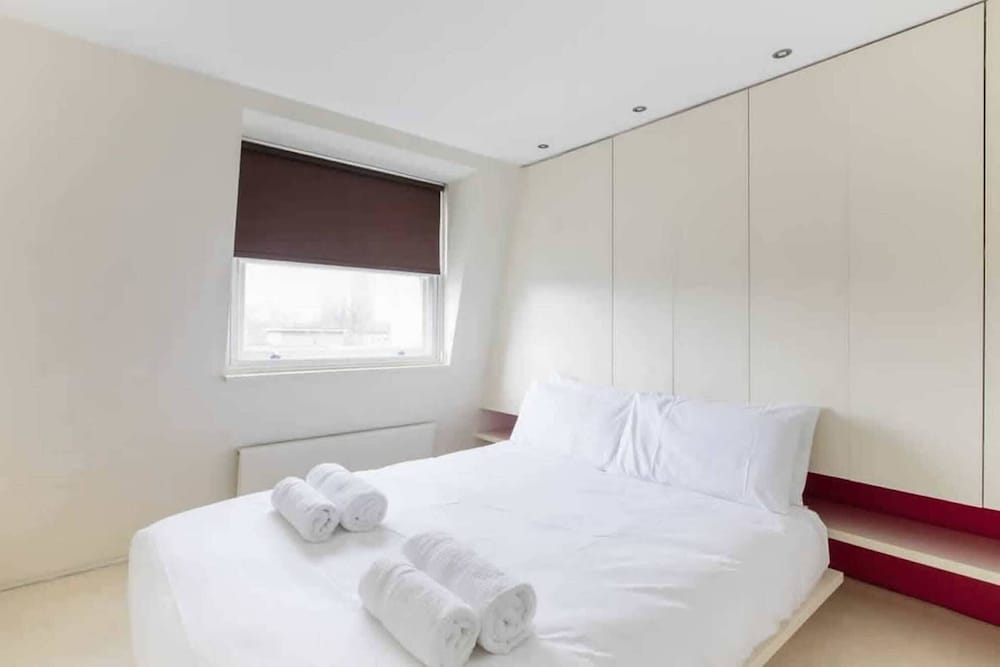 Фото Comfortable Apartment Earls Court