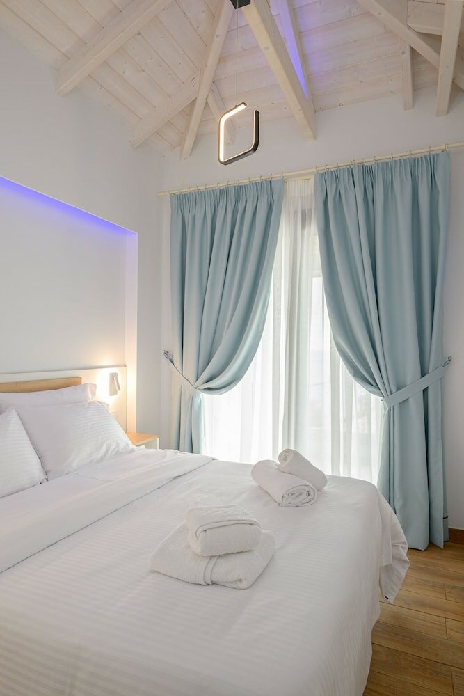 Фото Luxury maisonettes Vrachos with pool