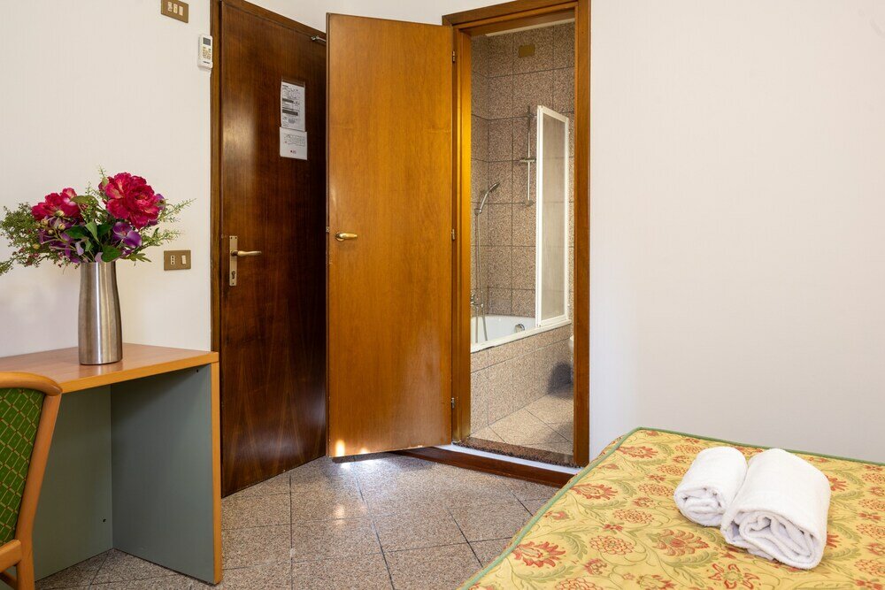 Фото Camelia Rooms Venice Guesthouse