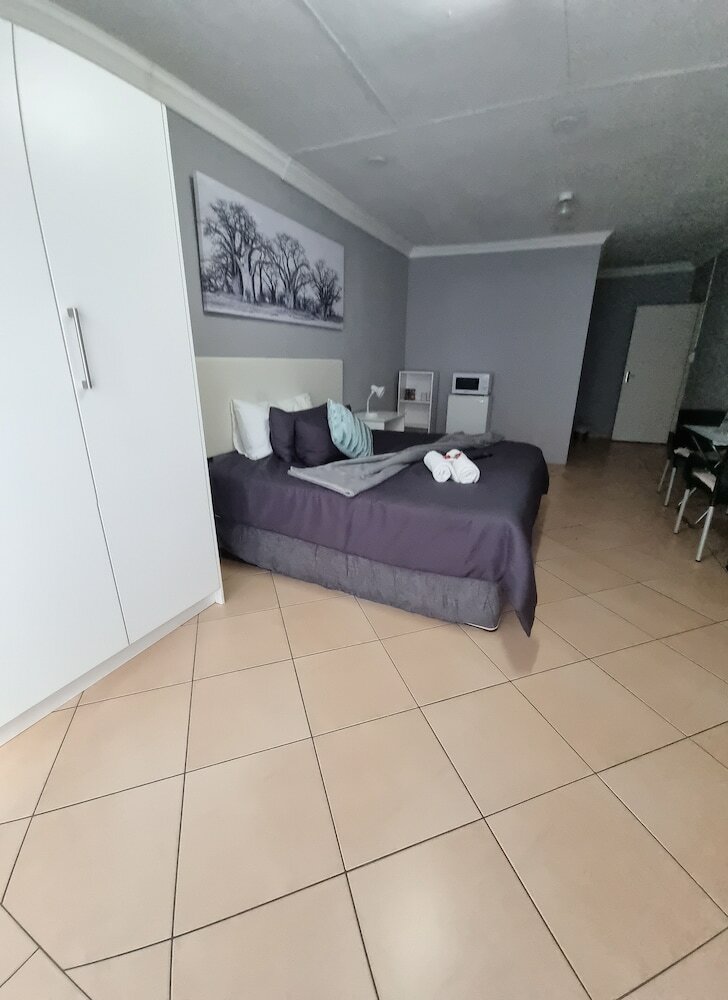 Фото Stay @ Home Airport Lodge