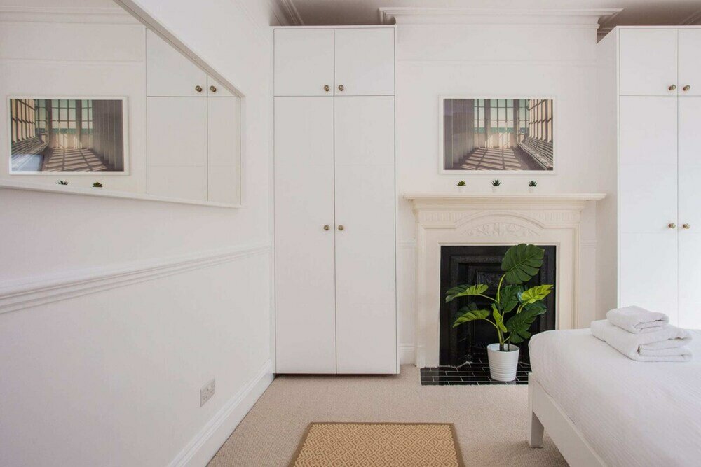 Фото Stylish & Modern 3 Bed Flat in Nw London With Garden
