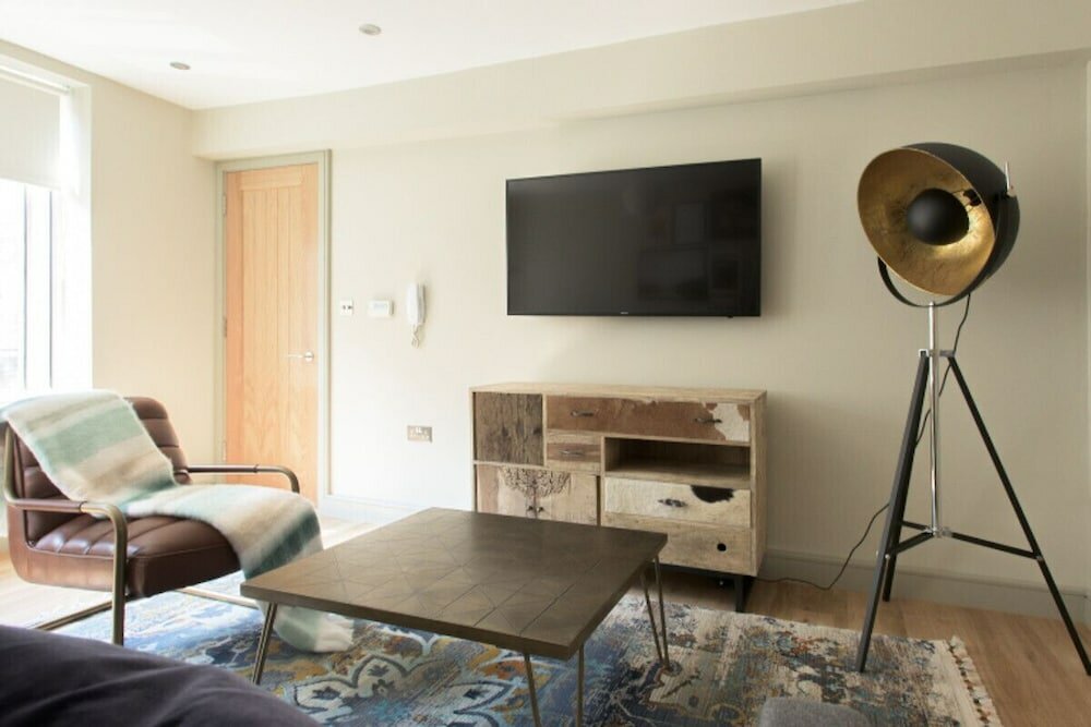 Фото The Mayfair Retreat - Modern & Central 1bdr in 3 Apartments