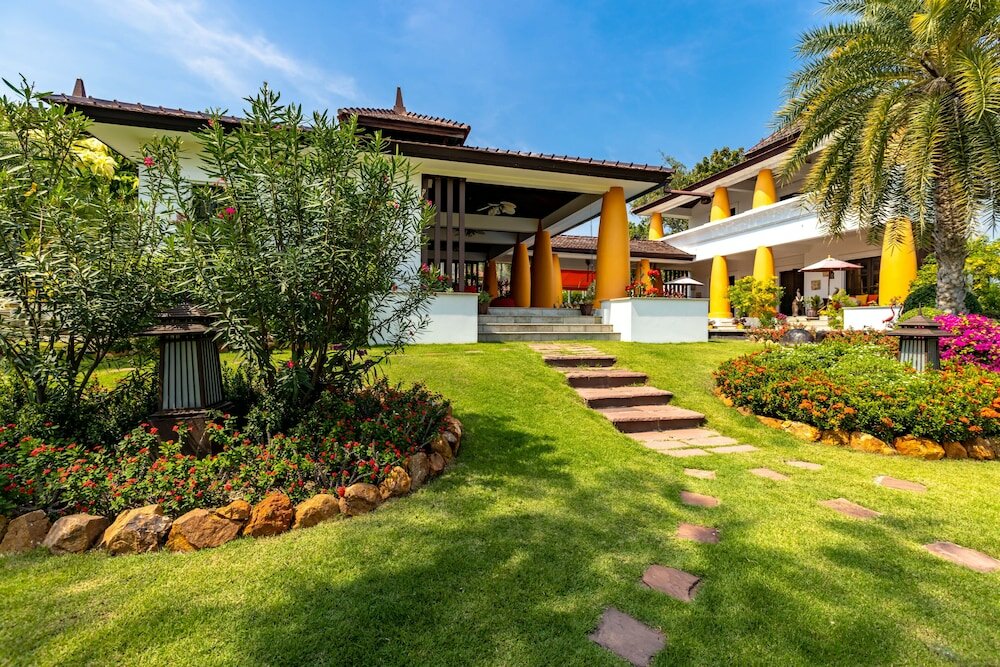 Фото Bali Style Mansion In Great Location Hg