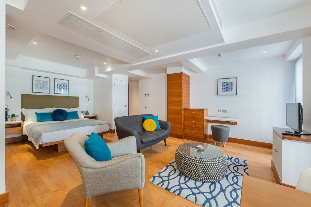 Фото Tower Hill City Centre Luxury Apartments