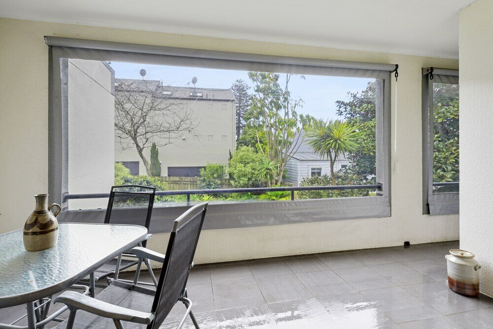 Фото Stylish Central 2br Apt nr Hospital