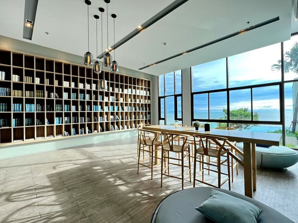 Фото Aeras Beachfront Jomtien Pattaya