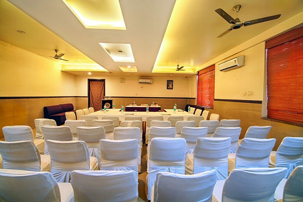 Фото Shanti Seva Dham - A Religious Stay At Priyakant Ju Temple Vrindavan