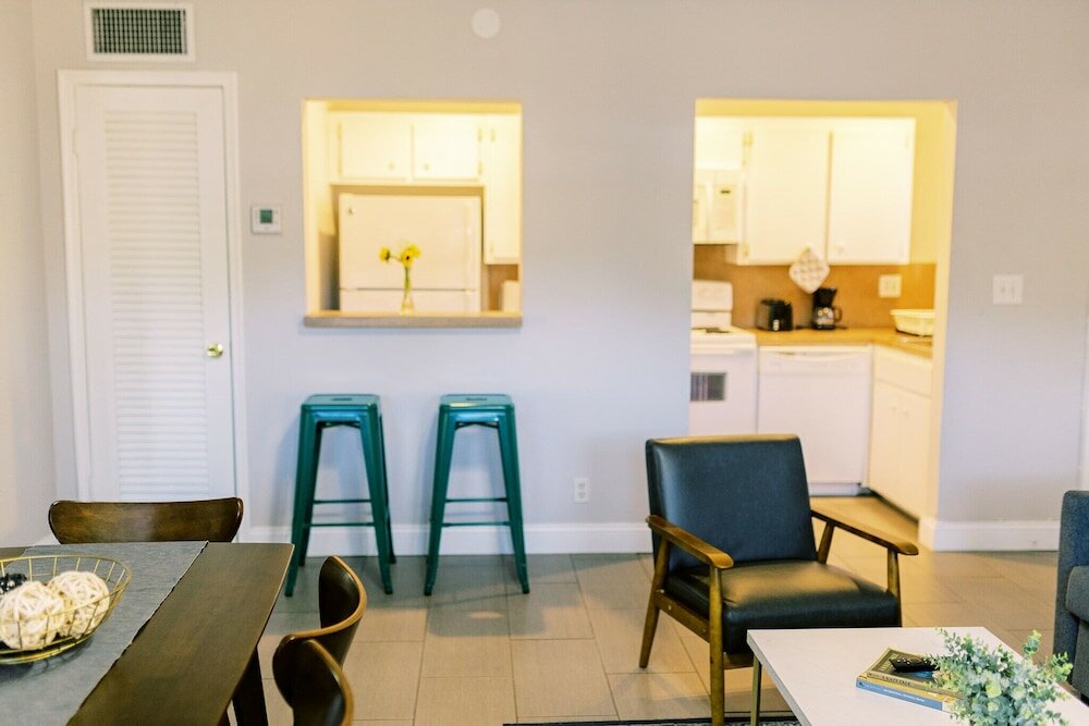 Фото Bayview Apartments by Lowkl