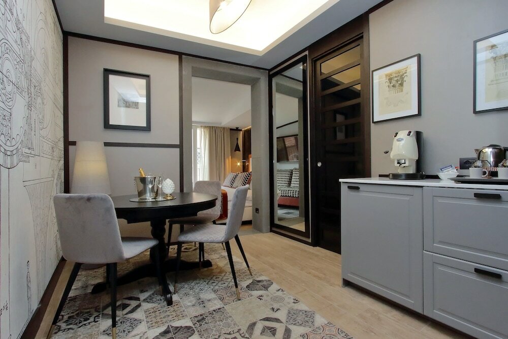 Фото Helmirage Piazza Di Spagna Suite