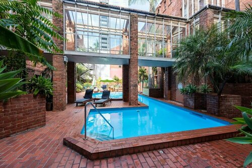 Гостиница Quiet 2 Bedroom Apartment in Heritage Building in the Cbd в Мельбурне