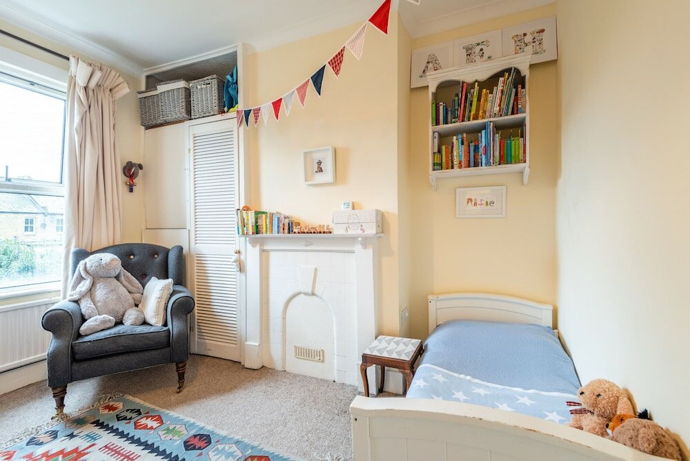 Фото Charming Victorian Family Home in Wimbledon