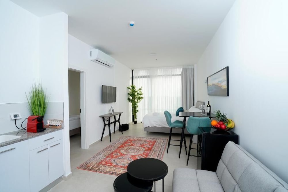 Фото Hi - Yam SeaView Apartments & Suites