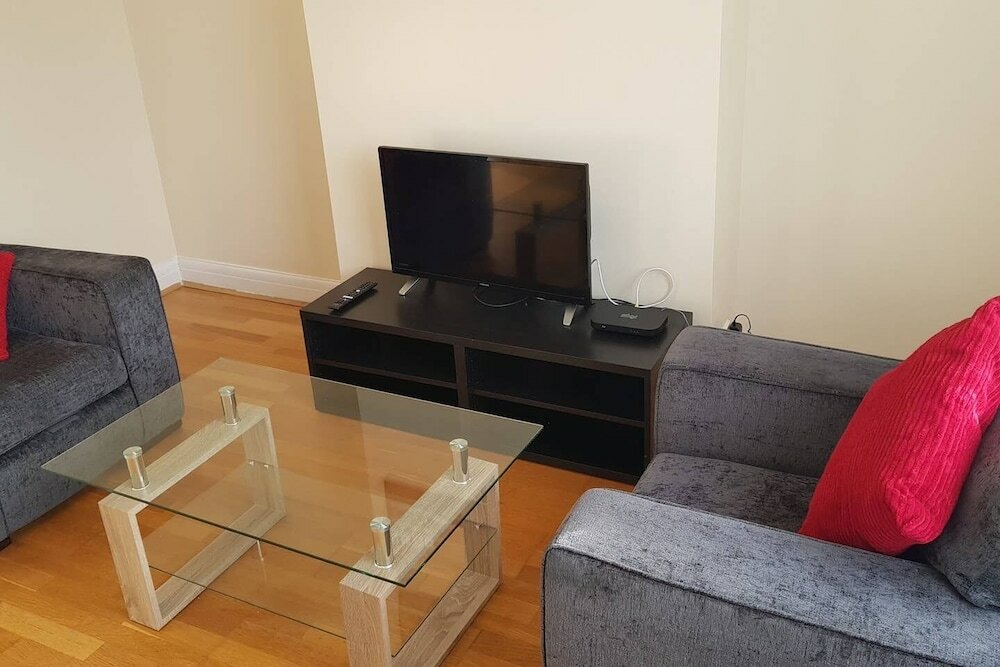 Фото Elegant and Spacious 2 bedroom Apartment