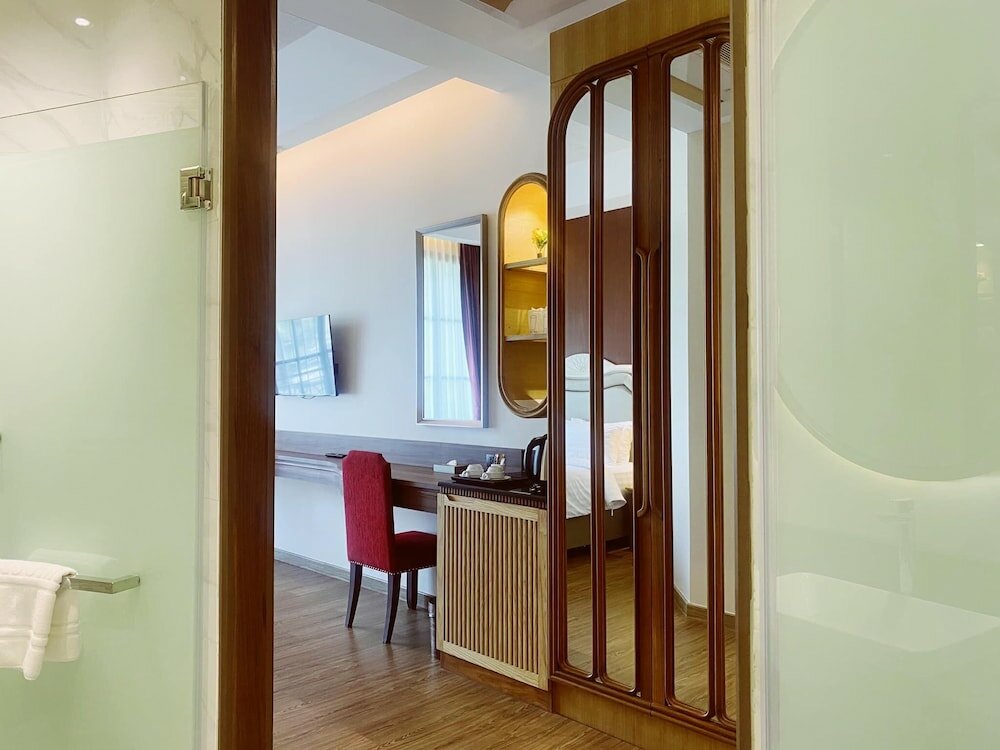 Фото Grand Lord Hotel& Residence