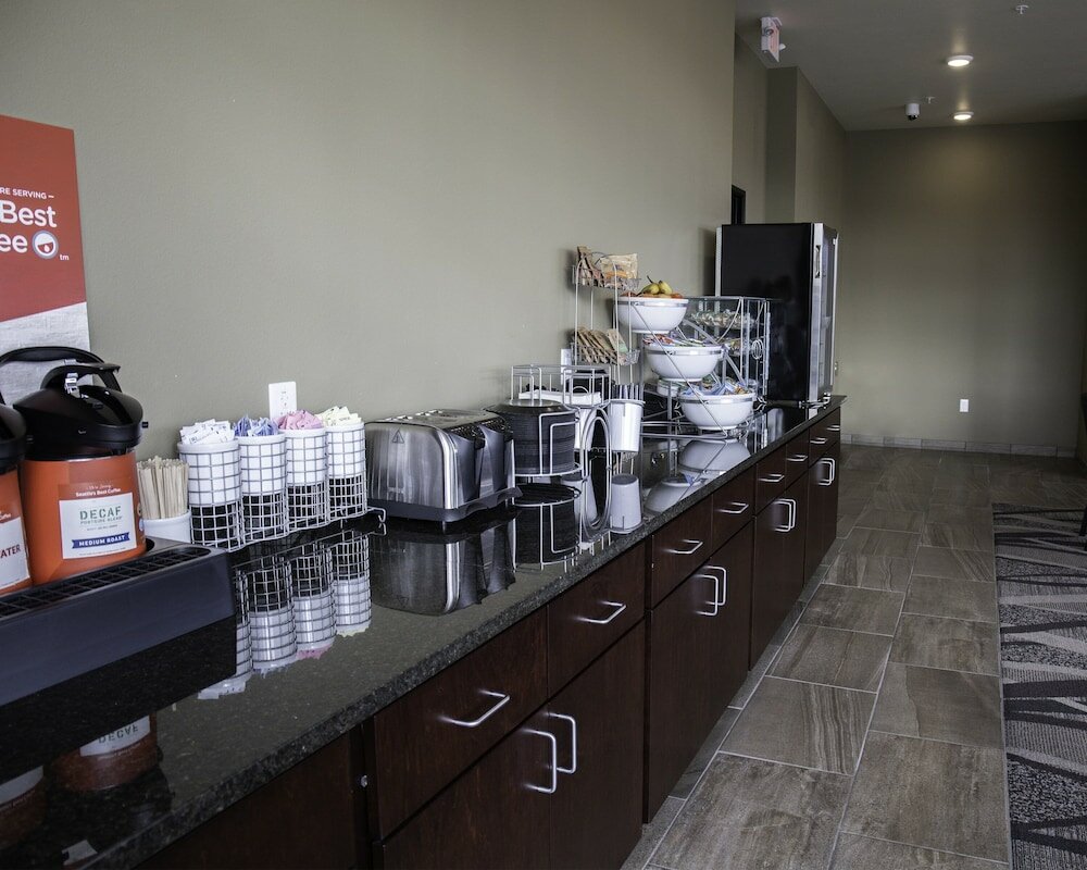 Фото Cobblestone Hotel & Suites - Two Rivers