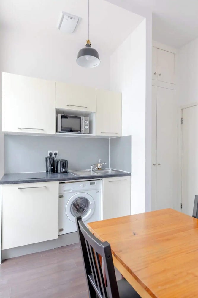 Фото Incredibly Located Studio Flat - Camden Town