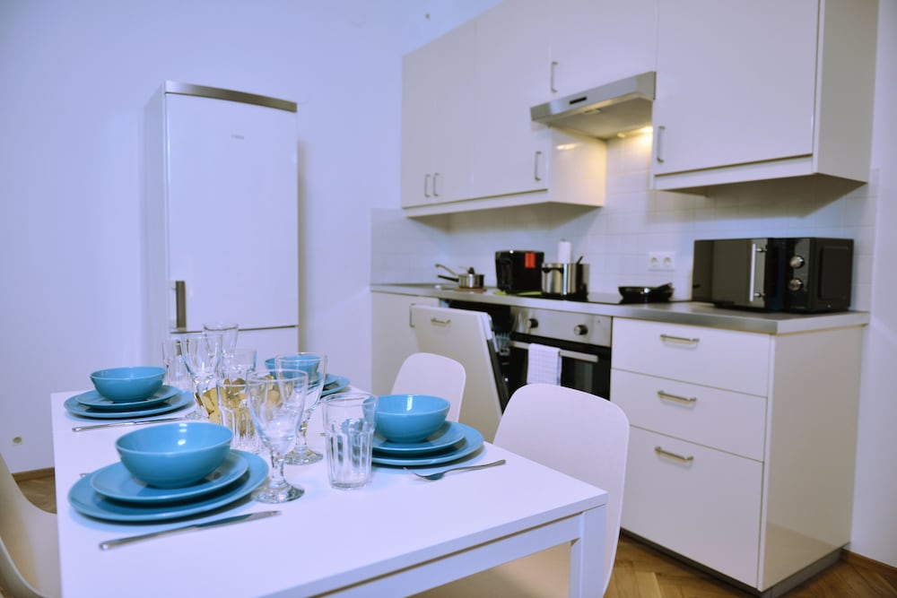 Фото Jimmy's Apartments Suites