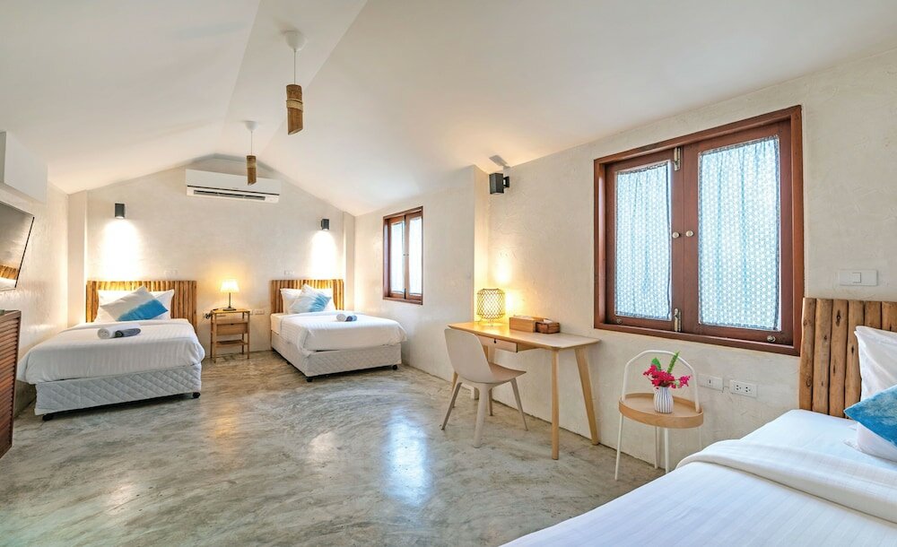 Фото The Little White Bird Traveller Hostel