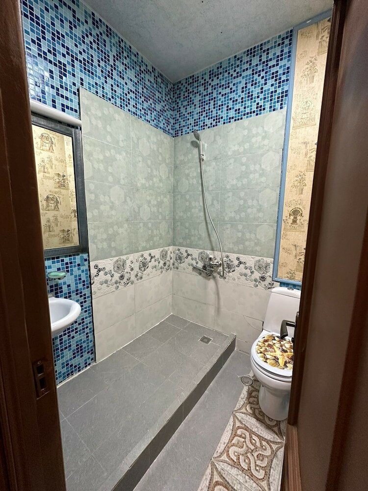 Фото Гостиница на ул. Константина Гамсахурдиа, 1