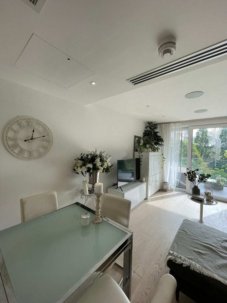 Фото Chic 1bd Flat by the River Thames - Fulham!