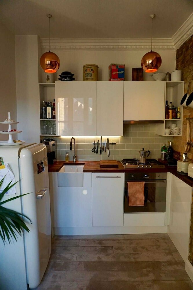 Фото Beautiful Canalside 1-bedroom Flat With Terrace