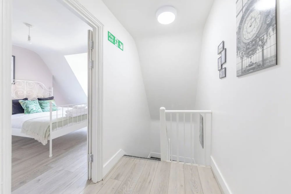 Фото Chic 3bd Flat - 5 Mins to Walthamstow Central!