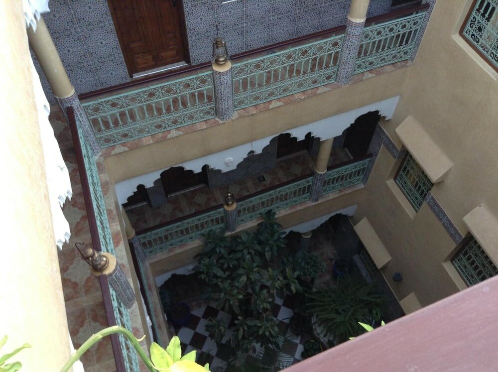 Фото Faouzi Hôtel