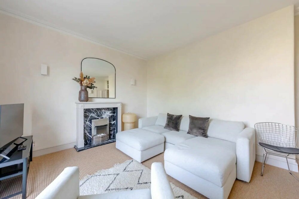 Фото Stylish 2bd Flat - 5 Minute Walk to Notting Hill!
