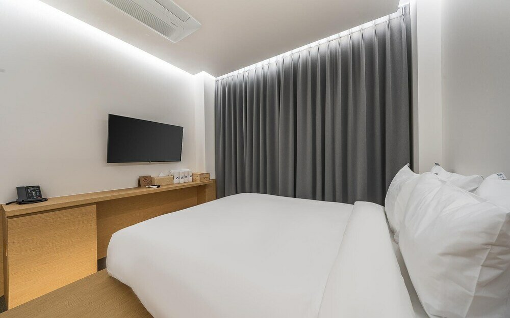 Фото Incheon Bluefrog Hotel