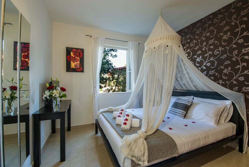 Фото Artdeco Luxury Suites