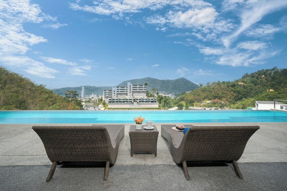 Фото Patong Bay Hill Resort