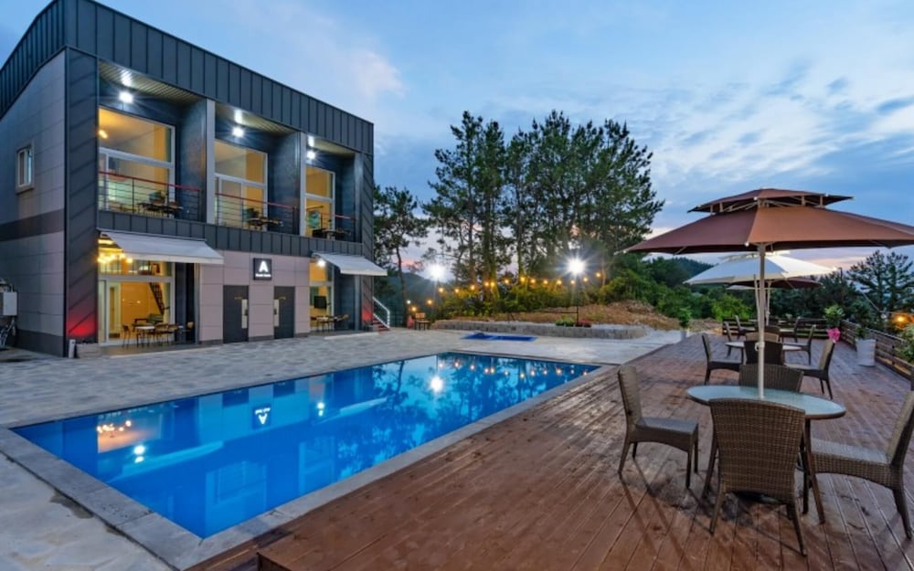 Фото Yeosu Beach Castle Pension