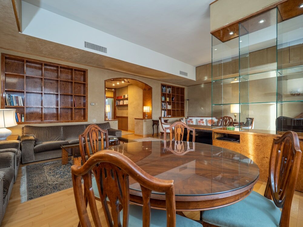 Фото Elegant Flat in Milan's Heart