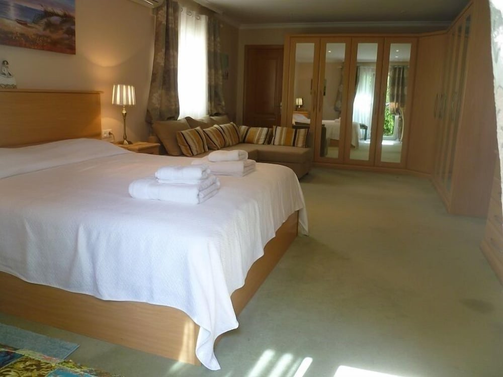 Фото Great Villa Close To Beach - Marbella