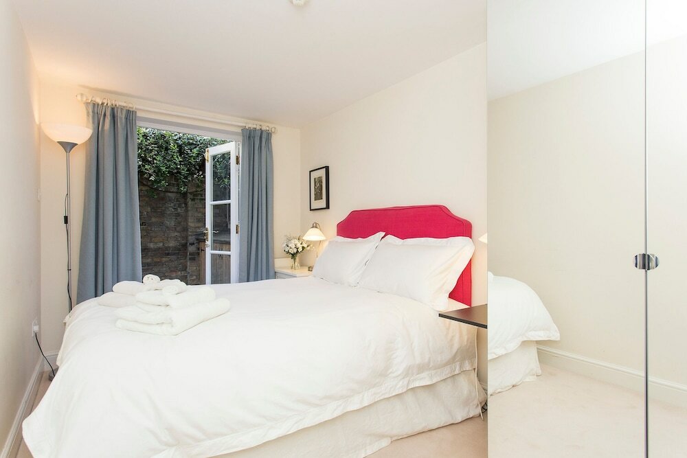 Фото Altido Modern 2 bed flat in Central London, sleeps 6
