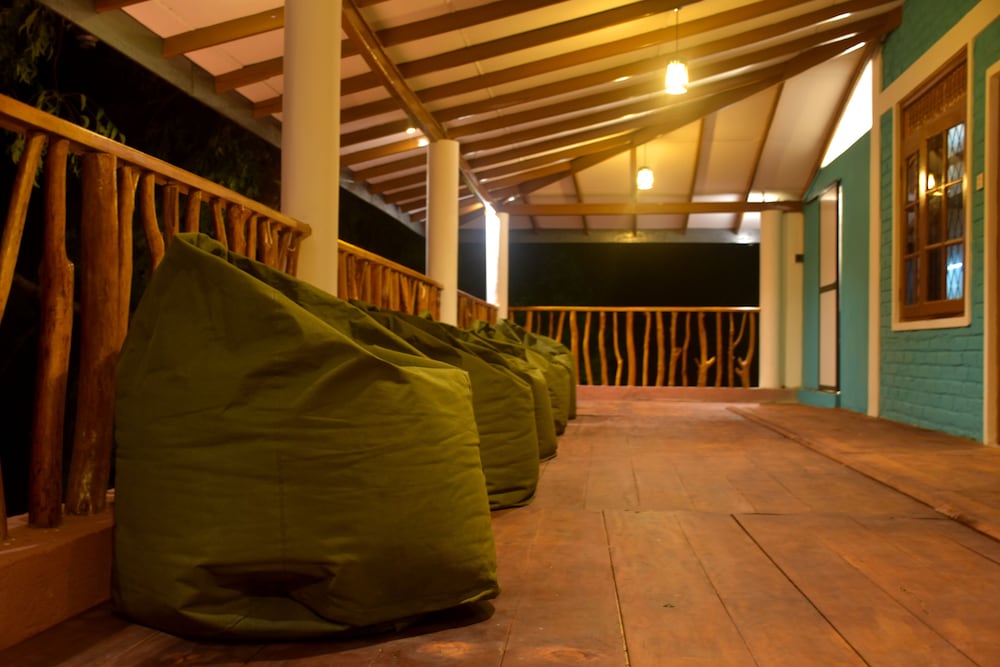 Фото Funky Leopard Safari Lodge Bordering Yala National Park - Hostel