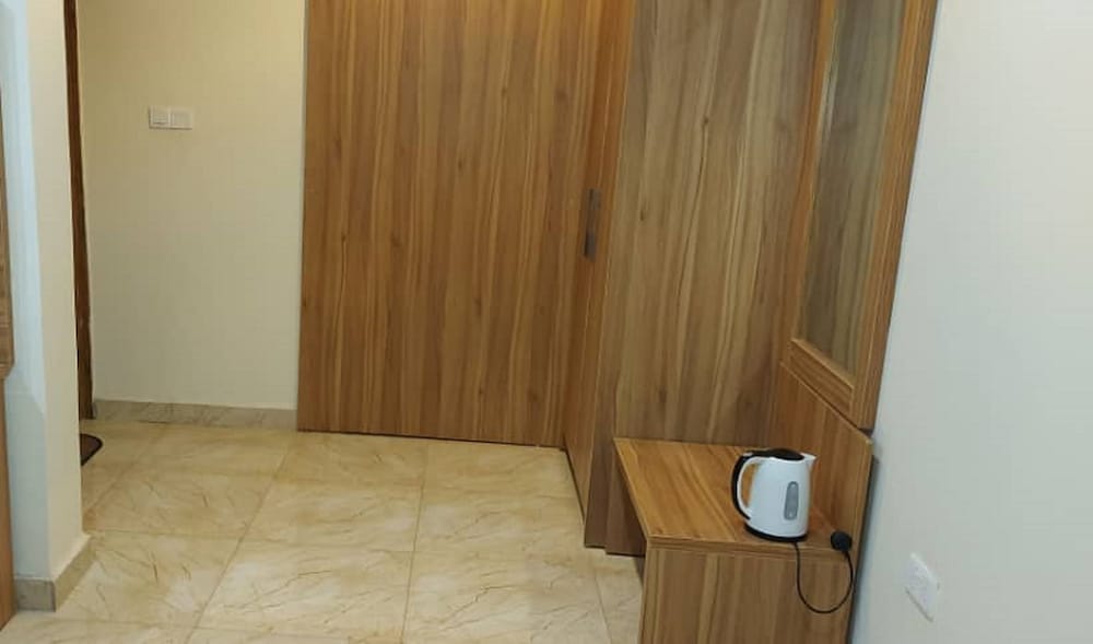 Фото Hassan Sunmonu Court